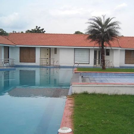 Village Retreat Chennai Exteriör bild